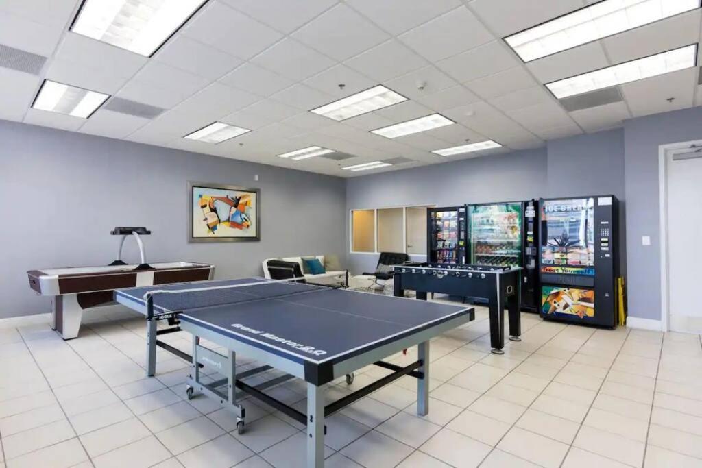Apartamento Glam Studio: Sleeps 4 X Pool X Gym X Parking *