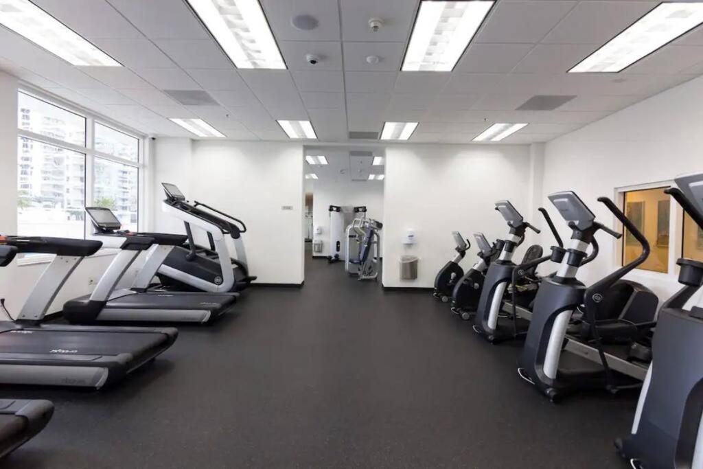 Glam Studio: Sleeps 4 X Pool X Gym X Parking Apartamento
